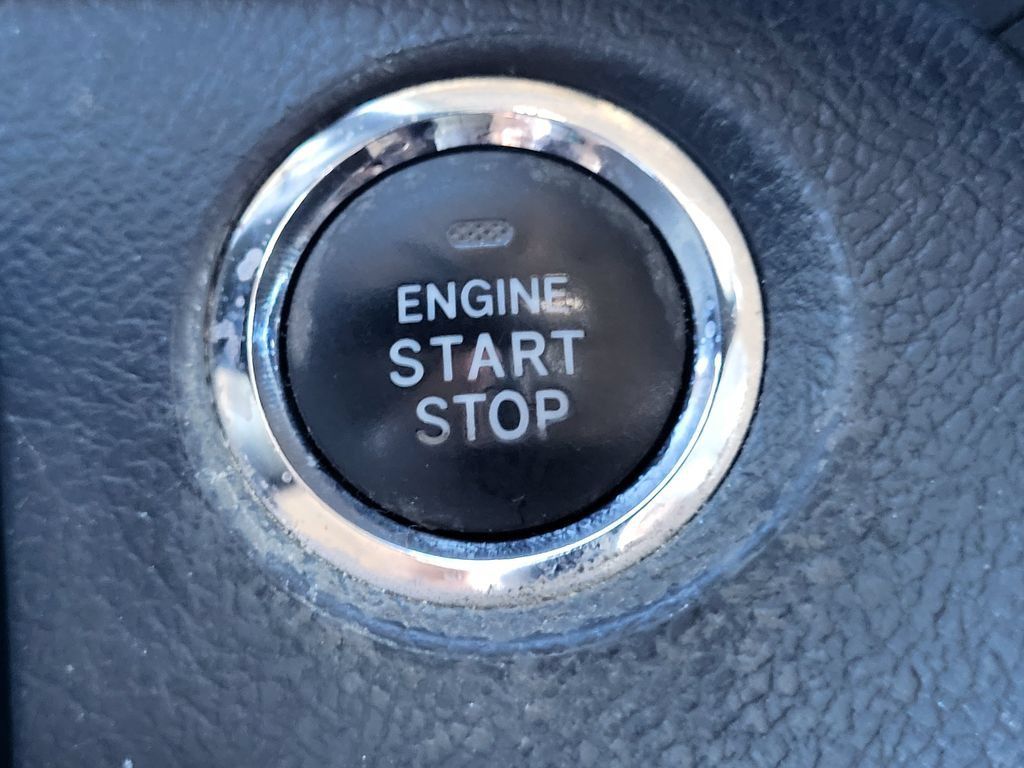 Used 2017 Toyota Sienna Limited Premium FWD image 29