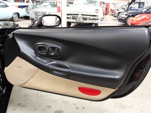 Used 1999 Chevrolet Corvette Convertible w/ Memory Pkg RWD image 30
