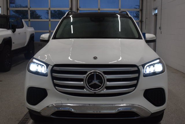Used 2024 Mercedes-Benz GLS 450 4MATIC image 3