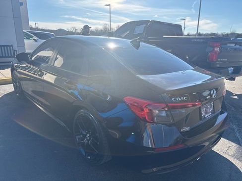Used 2023 Honda Civic Sport image 4