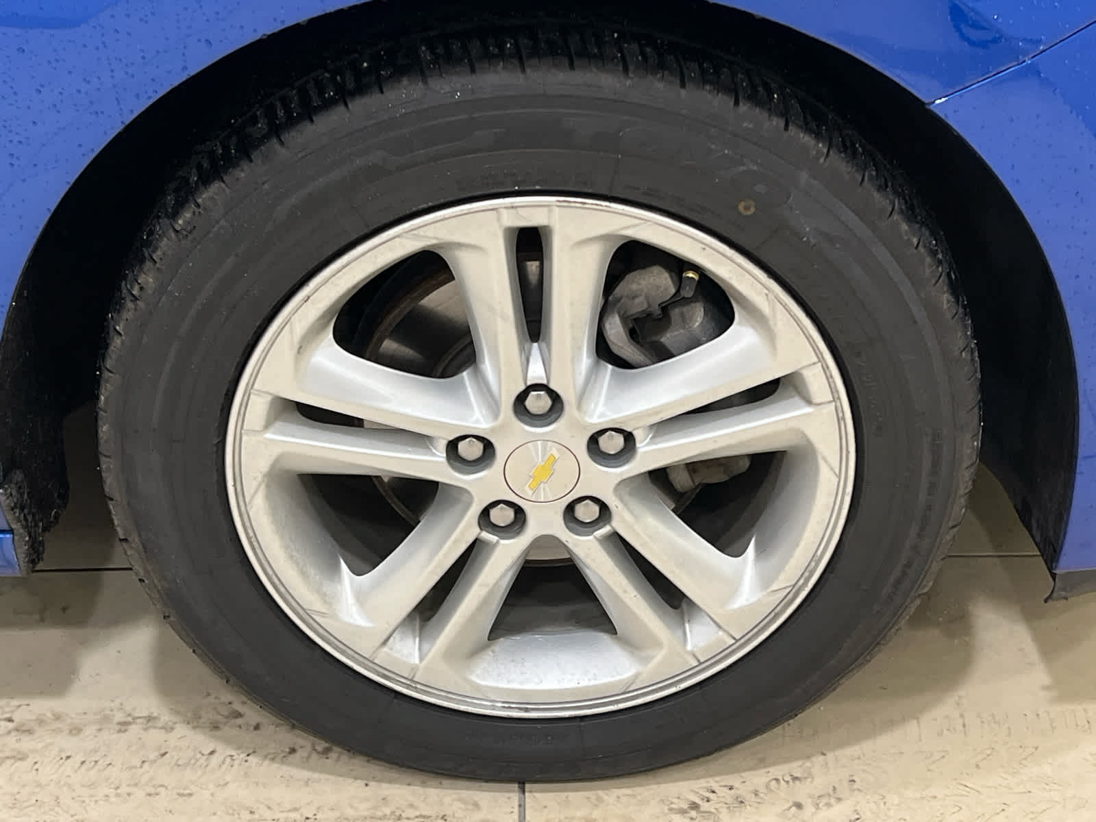 Used 2017 Chevrolet Cruze LT w/ Sun And Sound Package FWD image 3
