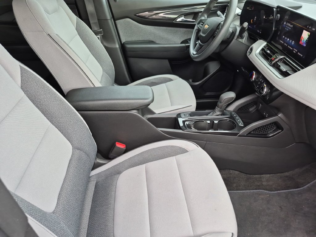 Used 2025 Chevrolet TrailBlazer LT AWD/4WD image 31