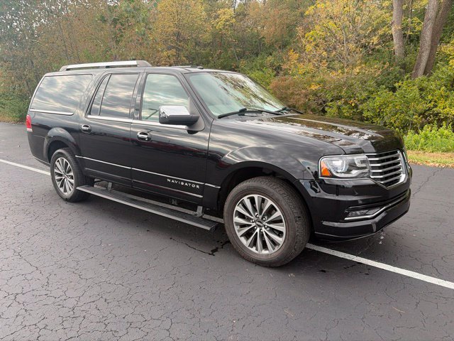 Used 2017 Lincoln Navigator L Select AWD/4WD image 8