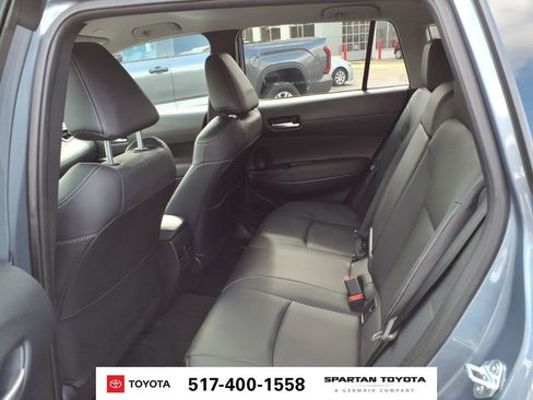 Used 2025 Toyota Corolla Cross XLE AWD/4WD image 12