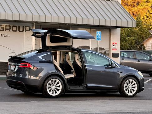 Used 2019 Tesla Model X Long Range AWD/4WD image 8