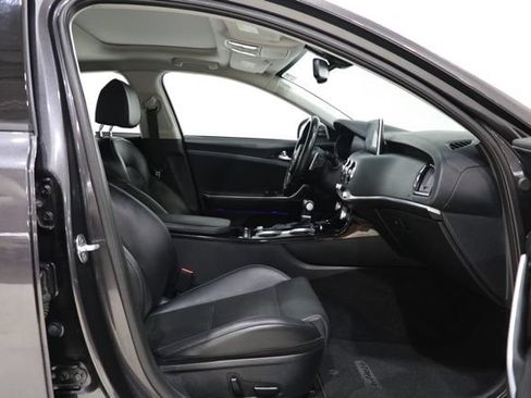 Used 2019 Kia Stinger w/ Sun & Sound Package RWD image 34