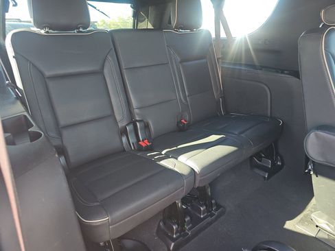 Used 2023 Chevrolet Suburban Premier image 14