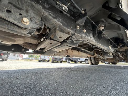 Used 2018 Ford F550 4x4 Crew Cab Super Duty w/ Power Equipment Group image 26