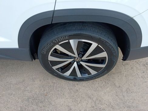 Used 2023 Volkswagen Taos SE w/ Panoramic Sunroof Package AWD/4WD image 26
