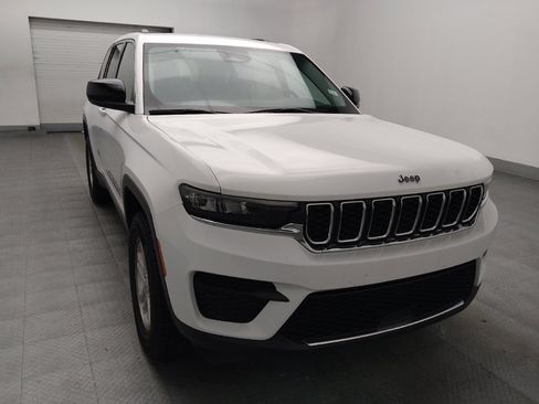 Used 2024 Jeep Grand Cherokee Laredo RWD image 13