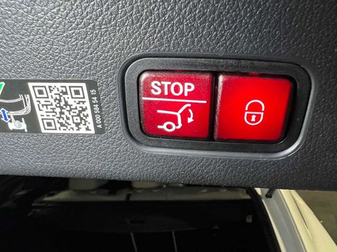 Certified 2025 Mercedes-Benz GLC 300 4MATIC image 18