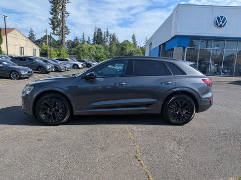 Used 2024 Audi Q8 e-tron Premium Plus w/ Prestige Package AWD/4WD image 2