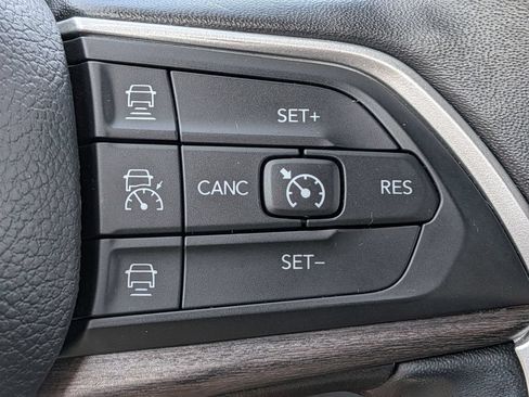 Used 2022 Jeep Grand Cherokee L Limited AWD/4WD image 14