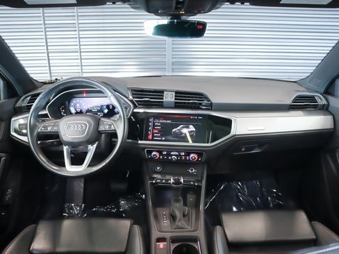 Used 2023 Audi Q3 2.0T Premium w/ Black Optic Sport Package image 7