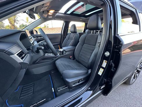 Used 2023 Mitsubishi Outlander SE image 40