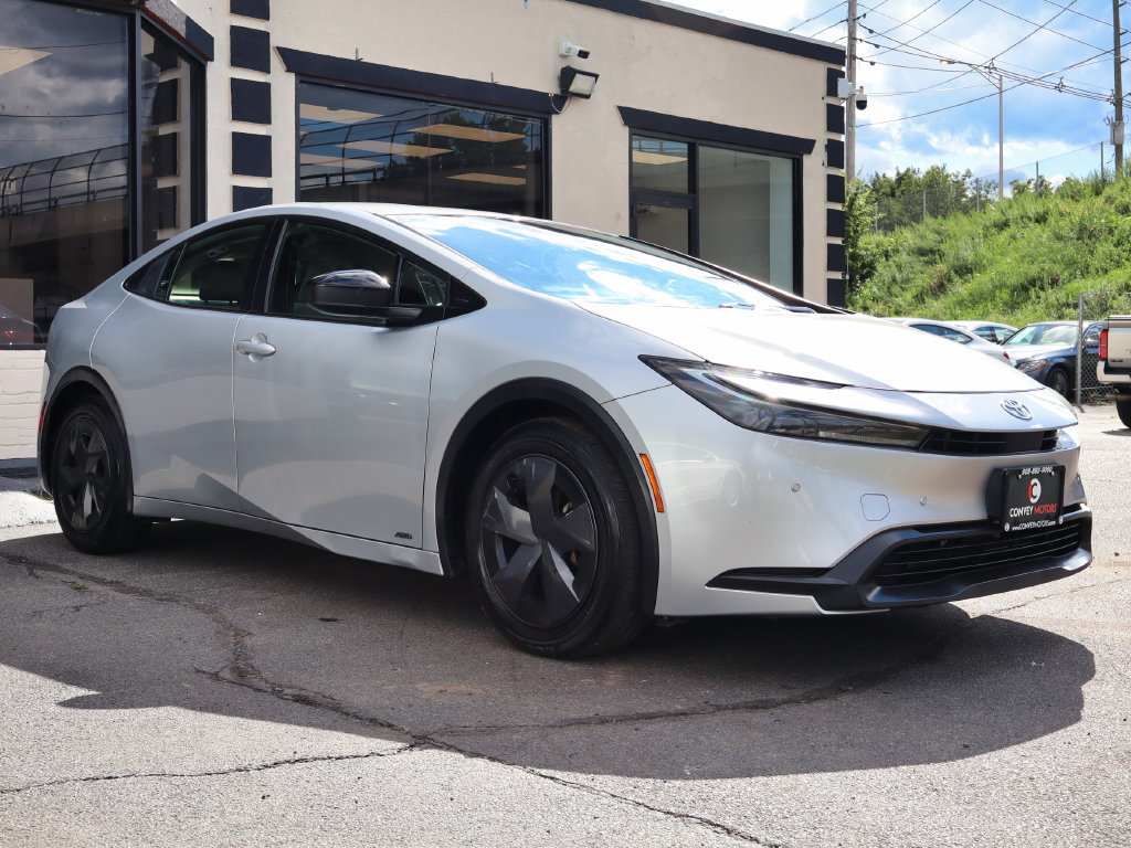 Used 2024 Toyota Prius LE AWD/4WD image 8