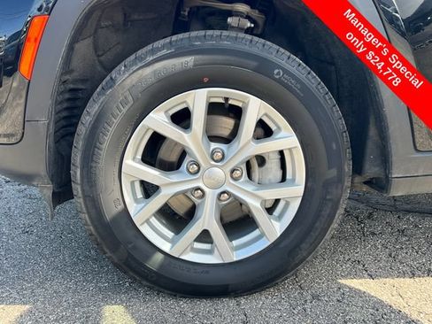 Used 2023 Jeep Grand Cherokee Limited AWD/4WD image 27