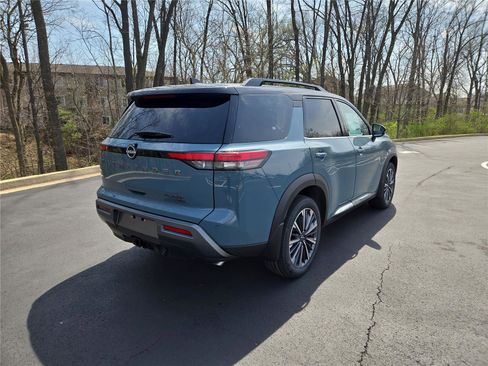 New 2026 Nissan Pathfinder Platinum AWD/4WD image 3