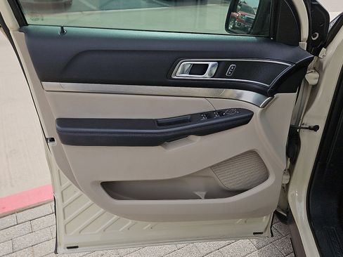 Used 2018 Ford Explorer XLT w/ Equipment Group 202A image 12