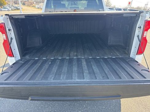 Used 2022 Chevrolet Silverado 1500 LT Trail Boss w/ LPO, Dark Essentials Package image 18