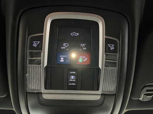 Used 2023 RAM 1500 Laramie AWD/4WD image 34