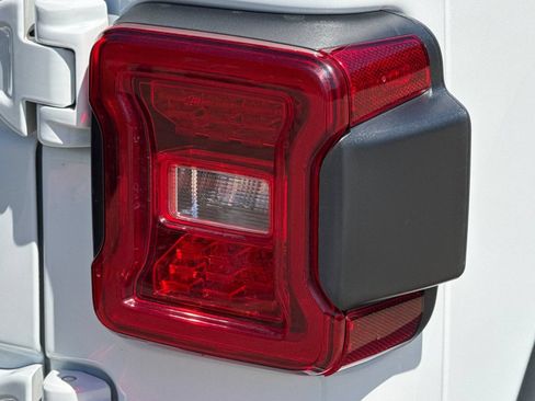 Used 2024 Jeep Wrangler Unlimited Rubicon 4xe AWD/4WD image 50