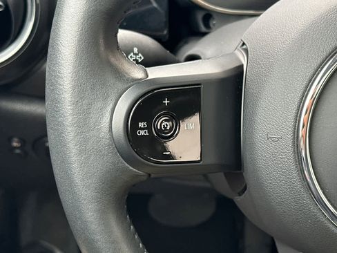 Used 2024 MINI Cooper 4-Door Hardtop image 26