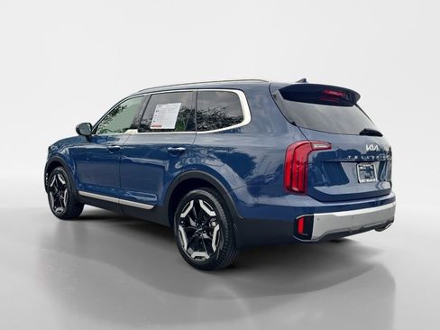 Used 2024 Kia Telluride S w/ S Sunroof Package image 3