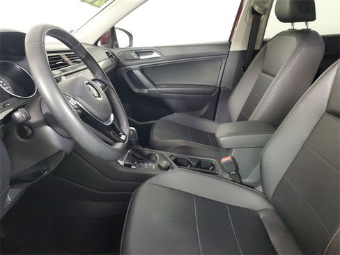 Used 2020 Volkswagen Tiguan SE w/ Panoramic Sunroof Package image 20