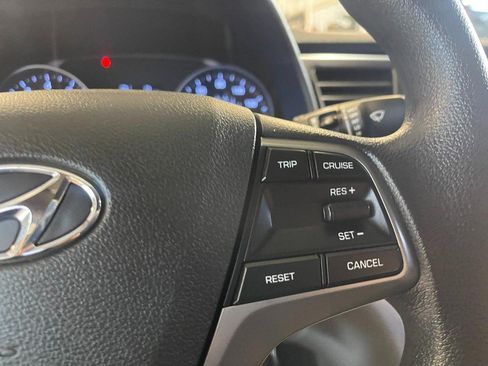 Used 2017 Hyundai Elantra SE FWD image 20