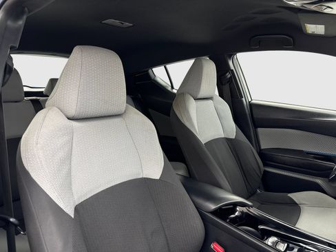 Used 2019 Toyota C-HR XLE FWD image 40