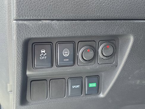 Used 2020 Nissan Rogue Sport S image 24