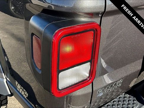 Used 2021 Jeep Gladiator Sport image 23