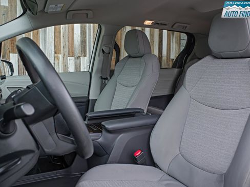 Used 2024 Toyota Sienna LE AWD/4WD image 12
