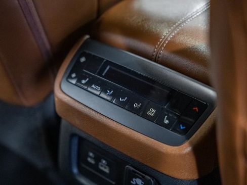 Used 2024 Nissan Pathfinder Platinum w/ Black Appearance Package image 34