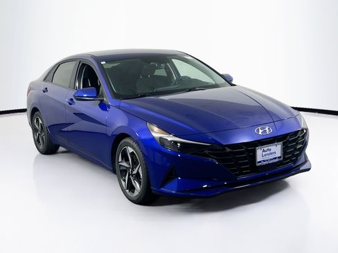 Used 2023 Hyundai Elantra SEL w/ Convenience Package FWD image 3