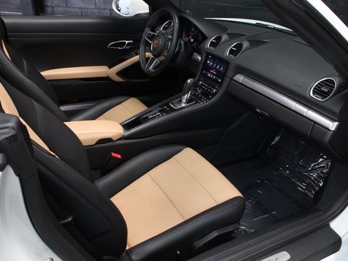 Used 2021 Porsche 718 Boxster w/ Premium Package RWD image 61