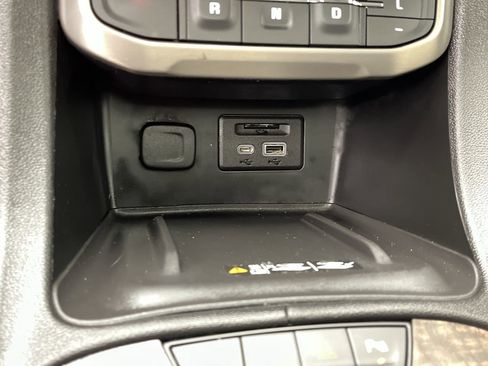 Certified 2022 GMC Acadia Denali w/ Denali Ultimate Package image 27