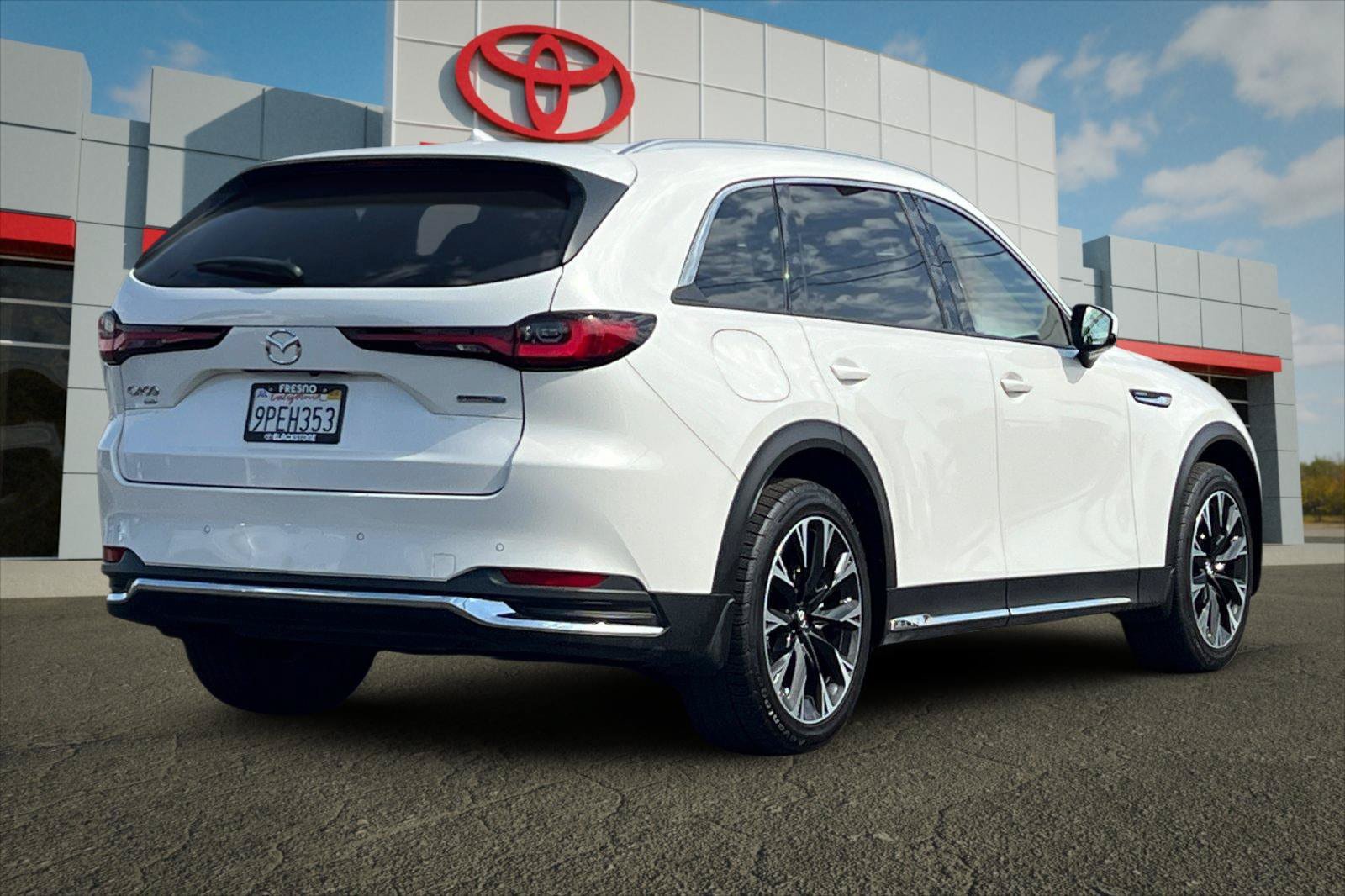Used 2024 MAZDA CX-90 Plug-In Hybrid w/ Premium Pkg AWD/4WD image 3