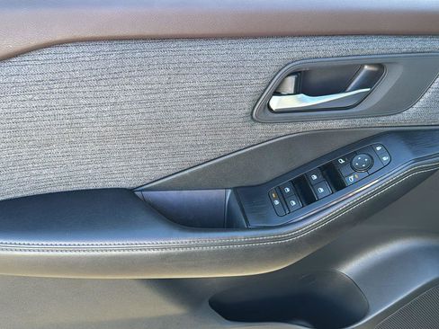 Used 2021 Nissan Rogue SV image 8