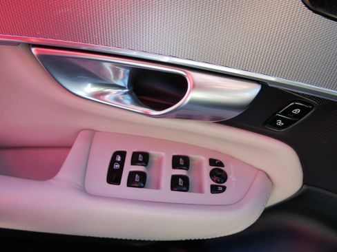 Used 2020 Volvo XC90 T6 R-Design w/ Protection Package Premier image 16