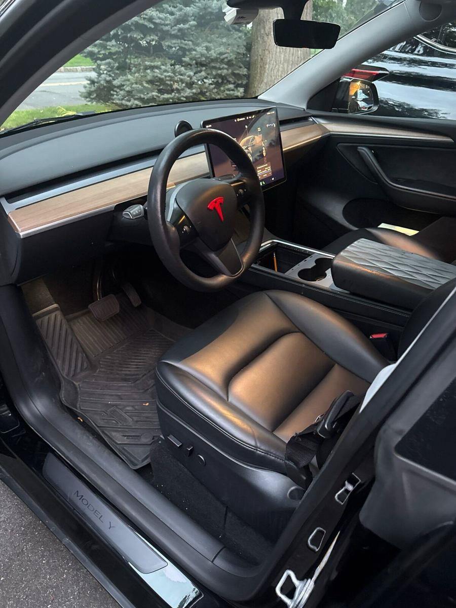 Used 2023 Tesla Model Y Long Range AWD/4WD image 4