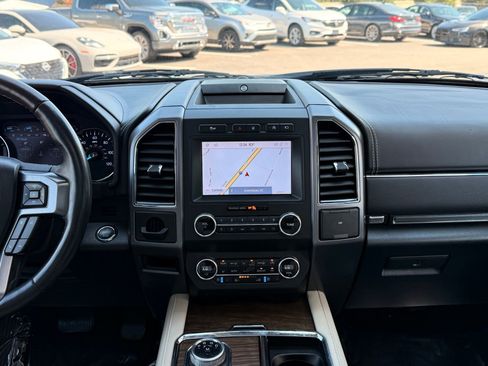 Used 2020 Ford Expedition Platinum image 26