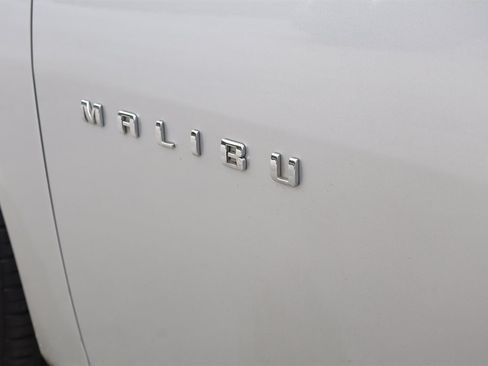 Used 2017 Chevrolet Malibu LT FWD image 11