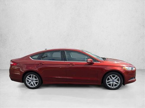 Used 2014 Ford Fusion SE FWD image 4