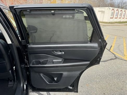 Used 2022 Nissan Pathfinder SL w/ SL Premium Package image 16