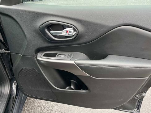 Used 2020 Jeep Cherokee Limited image 21