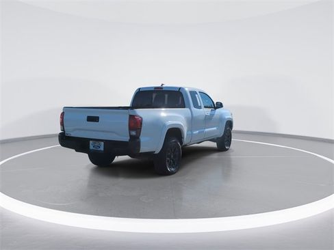 Used 2022 Toyota Tacoma TRD Off-Road image 8