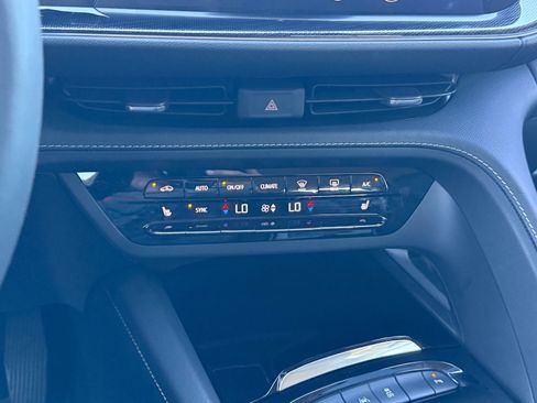 Used 2023 Buick Envision Essence image 23