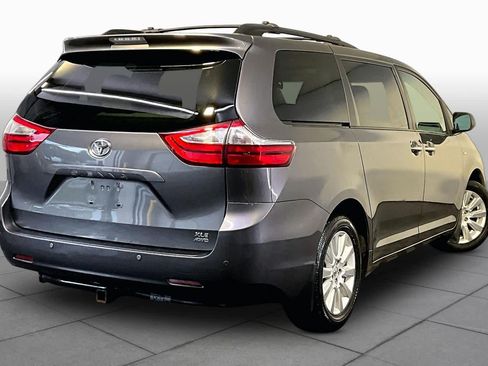 Used 2017 Toyota Sienna XLE w/ XLE Navigation Package AWD/4WD image 13